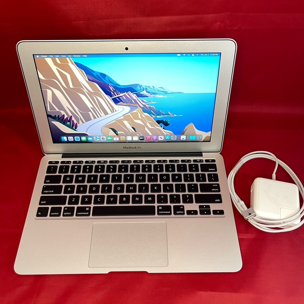 Apple MacBook Air 11” / GREAT CONDITION !!!!